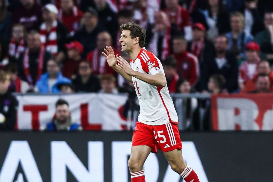 Thomas Müller celebra mais um marco histórico no Bayern