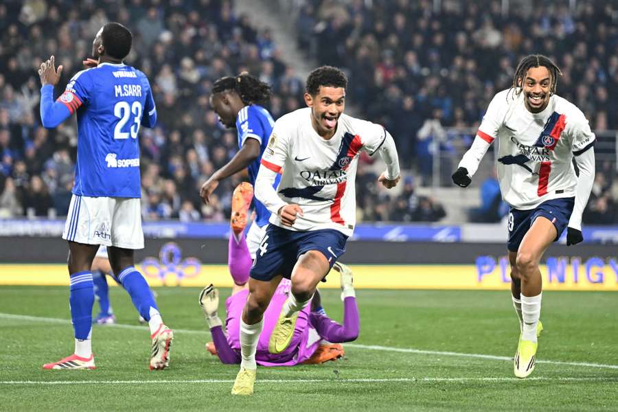 Senny Mayulu abriu o marcador