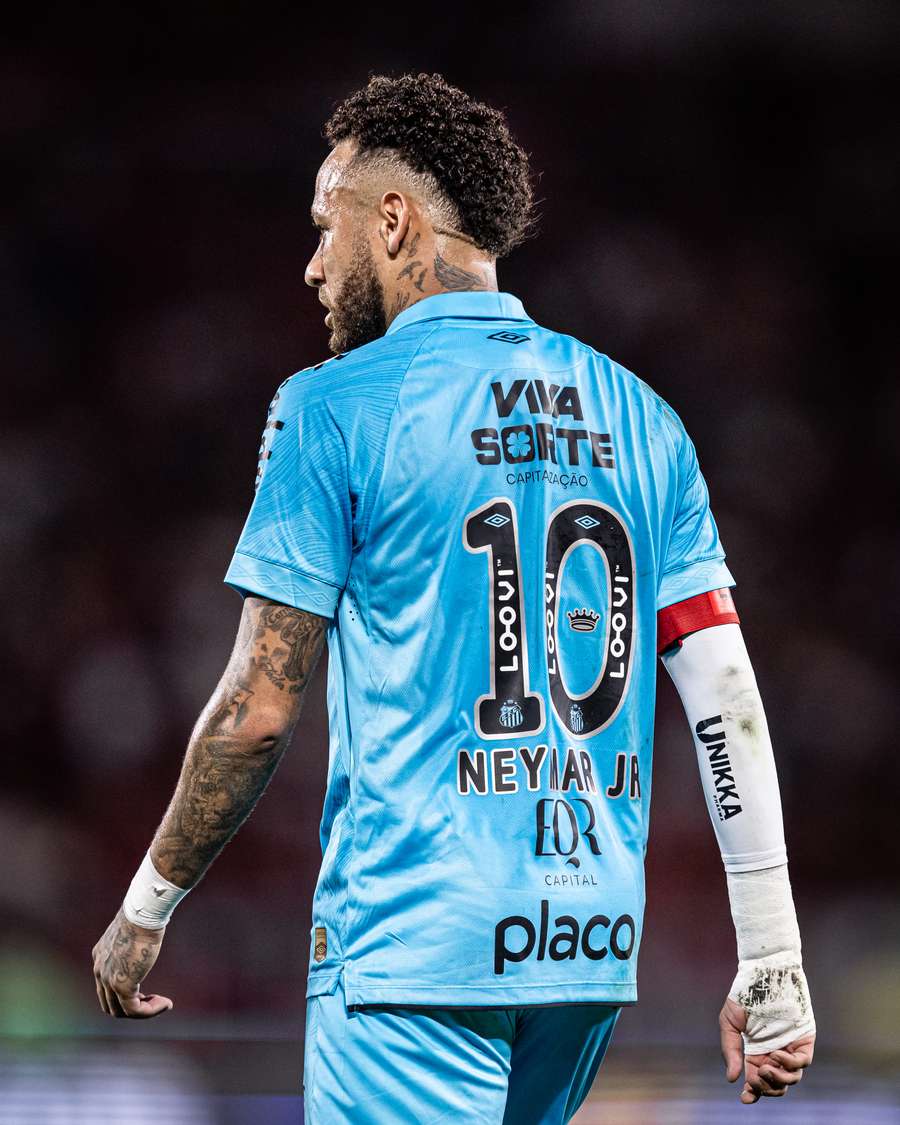 Neymar demonstrou bastante irritação na derrota para o Flamengo