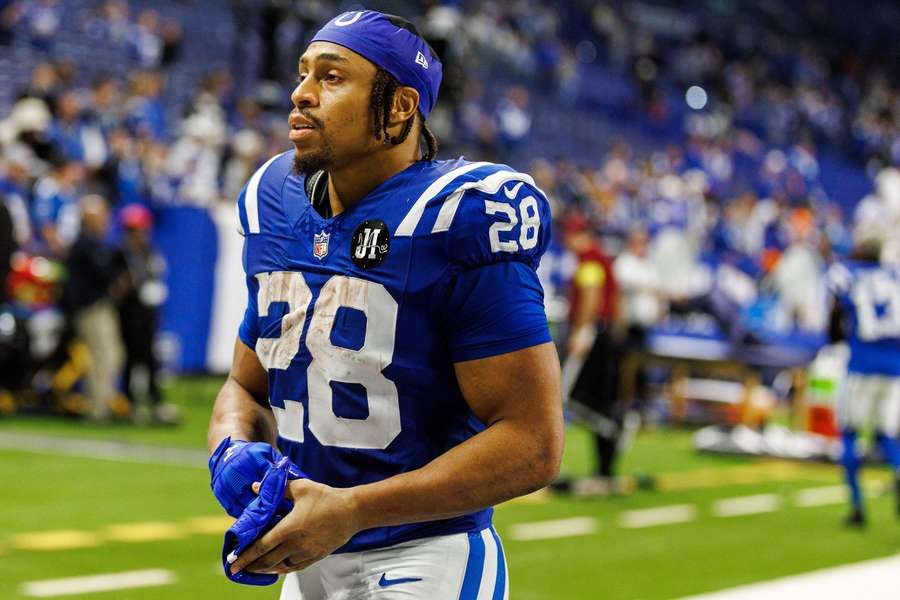 Colts running back Jonathan Taylor signs contract extension Colts running back Jonathan Taylor signs contract extension