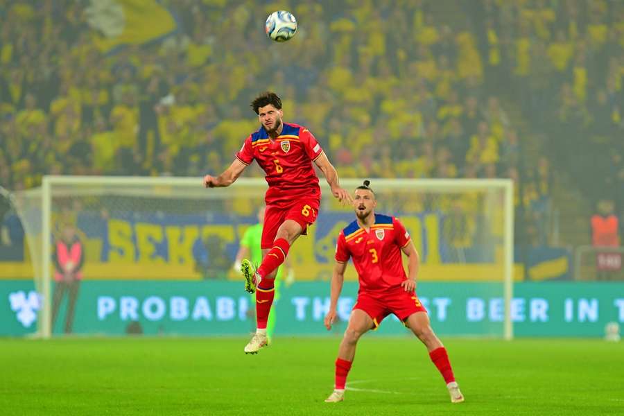 Hagi a spus de ce l-a schimbat pe Băluță la pauza meciului cu Suedia Hagi a spus de ce l-a schimbat pe Băluță la pauza meciului cu Suedia