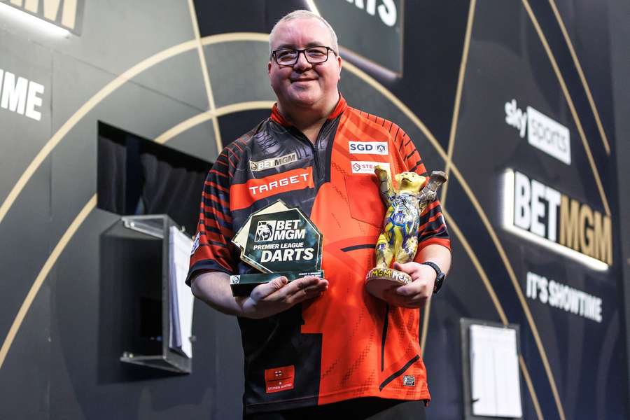 Stephen Bunting celebrates after winning night nine of the Premier League in Berlin