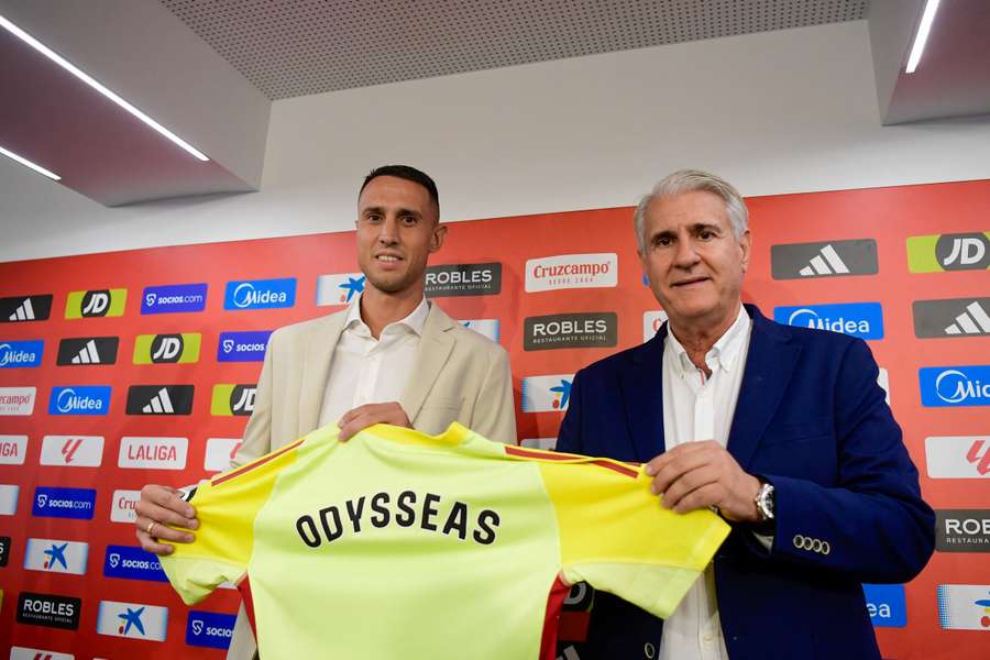 Cordón habla en la presentación de Odysseas