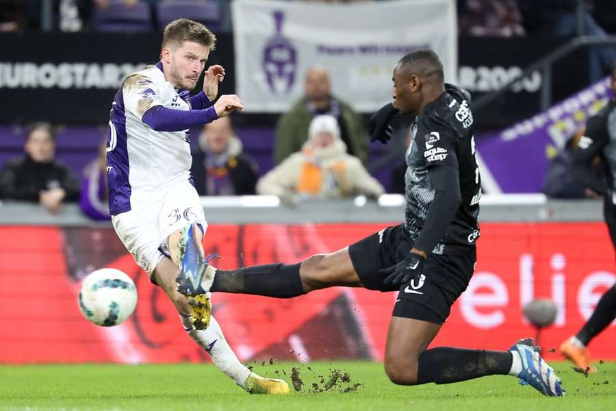 Dreyer bliver matchvinder for Anderlecht i tillægstiden