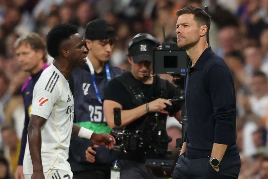 Vini Jr. se revoltou com substituição em Real Madrid x Barcelona Vini Jr. se revoltou com substituição em Real Madrid x Barcelona