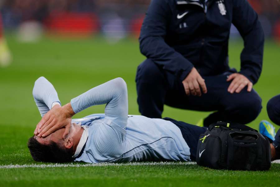 Piquerez se machucou em Wembley Piquerez se machucou em Wembley