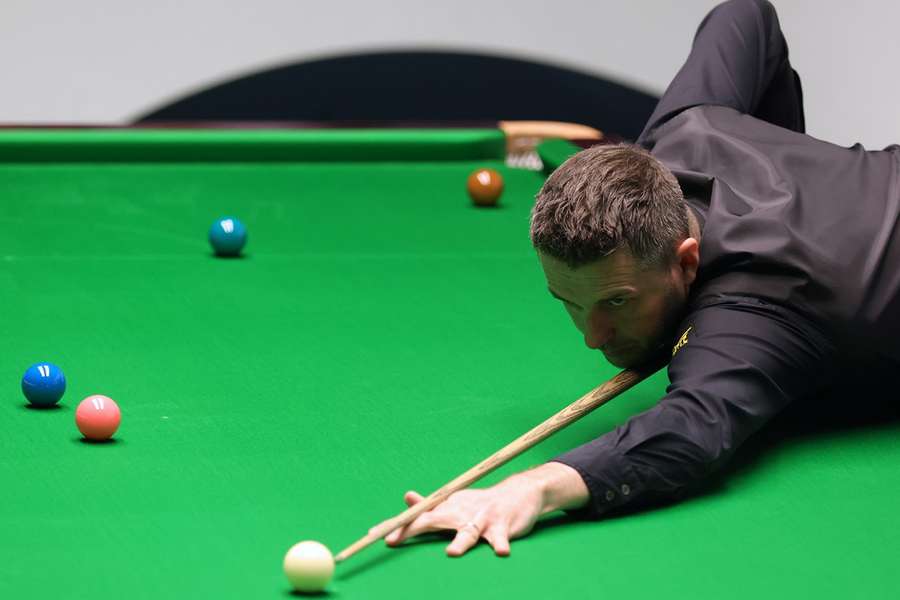 Mark Selby in action on day nine at The Crucible