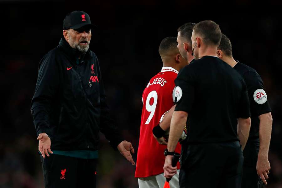 Liverpool manager Jurgen Klopp remonstrates with referee Michael Oliver after their defeat at the Emirates