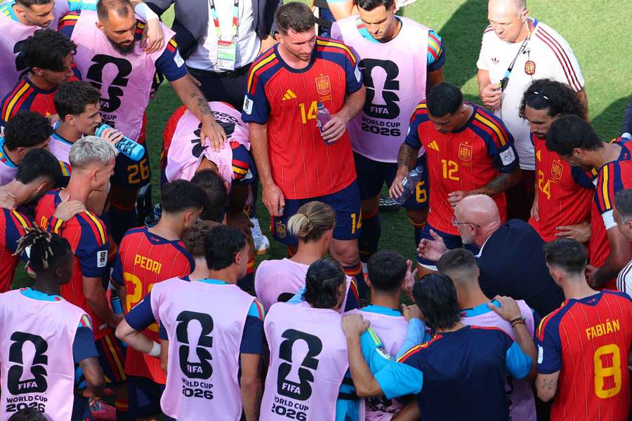 Espanha reunida durante a pausa para a hidratação Espanha reunida durante a pausa para a hidratação