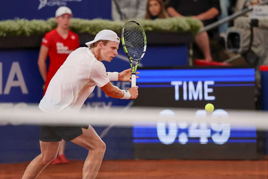 De Jong won in twee sets en gaat naar de kwartfinale in Italië