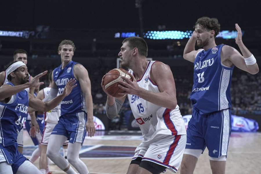 Nikola Jokic ante Jacob Grandison Nikola Jokic ante Jacob Grandison