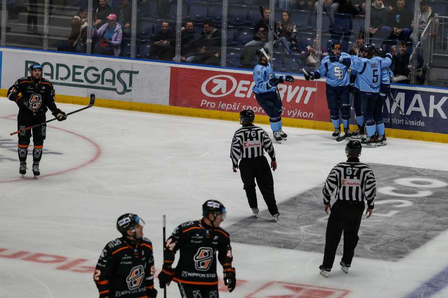 Slovan uspel v súboji proti odvekému rivalovi. Slovan uspel v súboji proti odvekému rivalovi.