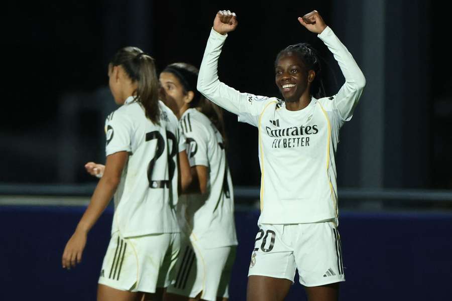 Naomi Feller celebra el primer gol del Real Madrid