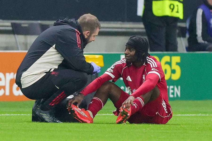 Jeremie Frimpong vira desfalque do Liverpool após lesão Jeremie Frimpong vira desfalque do Liverpool após lesão