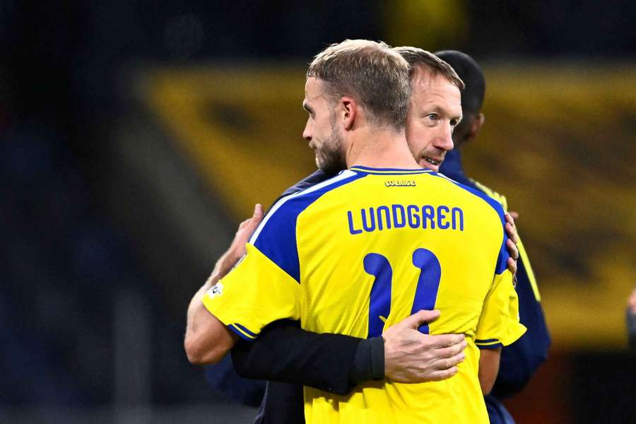 Graham Potter, selecionador da Suécia, com Gustav Lundgren