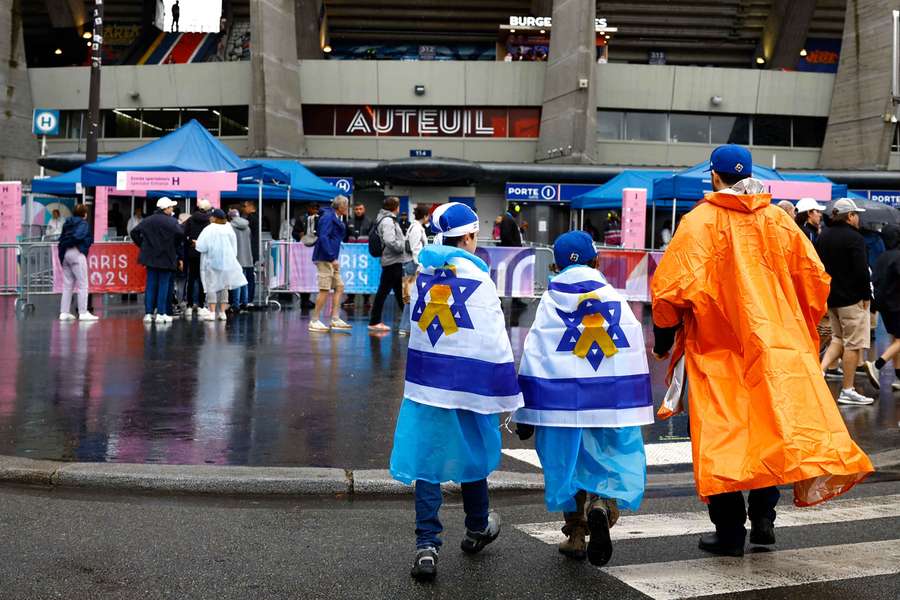 Israel fans outside the Parc des Princes on Saturday