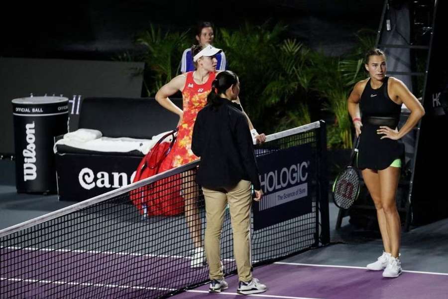 Elena Rybakina i Aryna Sabalenka spędziły czas na korcie do późnych godzin, a i tak nie zdołały dokończyć swojego meczu