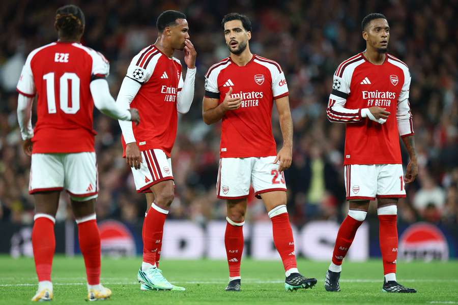 Jogadores do Arsenal durante o jogo frente ao Lille Jogadores do Arsenal durante o jogo frente ao Lille