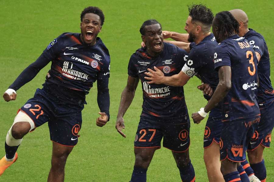 De spelers van Montpellier vieren de 0-2 van Faitout Maouassa