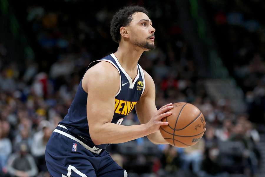 Bryn Forbes în tricoul lui Denver Nuggets Bryn Forbes în tricoul lui Denver Nuggets