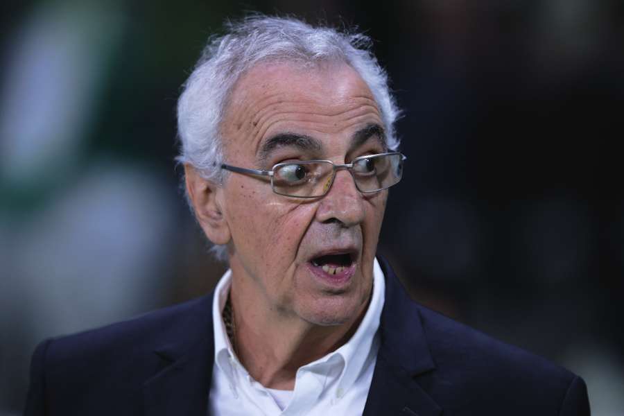 Jorge Fossati deja de ser técnico de Universitario Jorge Fossati deja de ser técnico de Universitario
