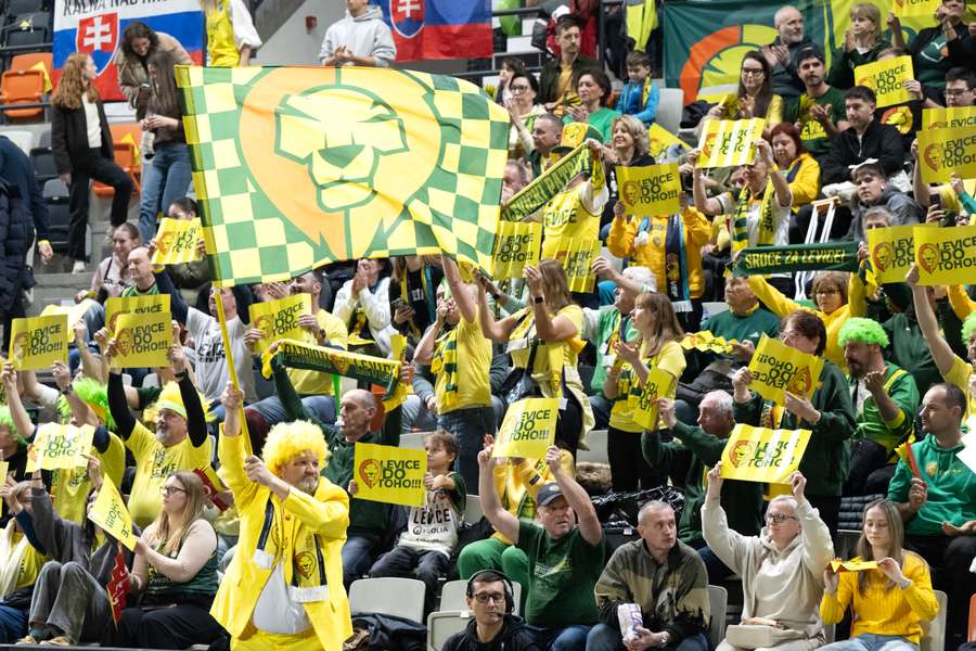 Levice sa môžu oprieť o skvelú kulisu.