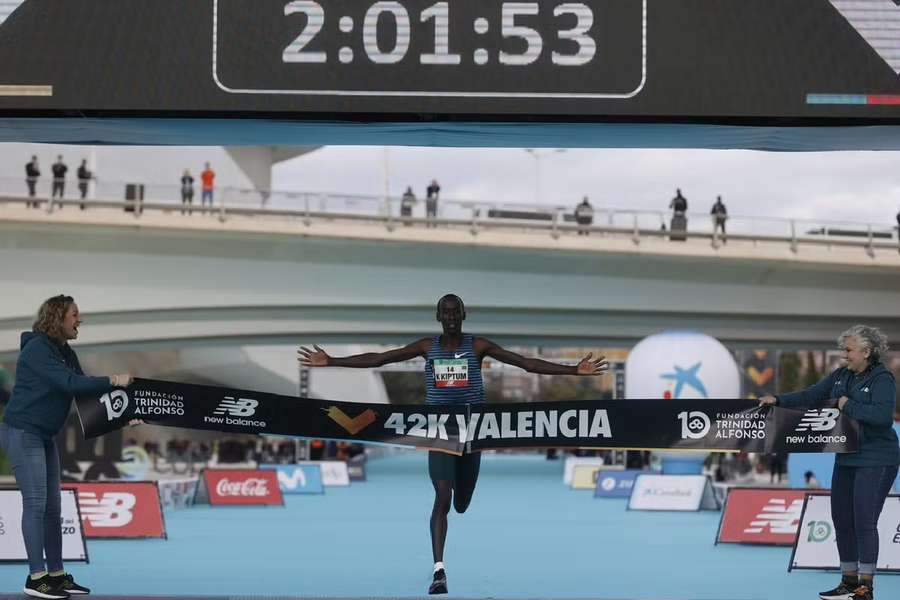 Kiptum debutó en el maratón ganando en Valencia