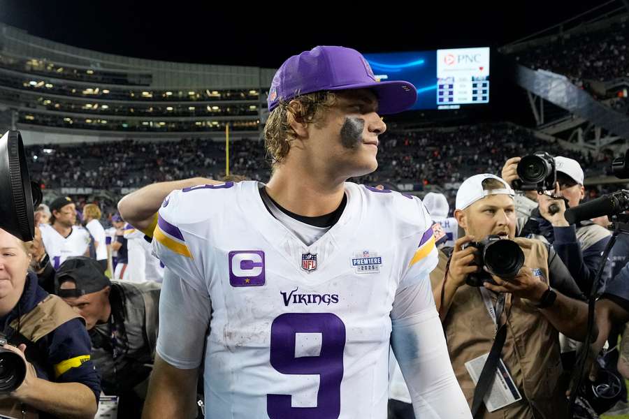 J.J. McCarthy lideró a los Minnesota Vikings en la victoria 27-24 sobre sus rivales divisionales, los Chicago Bears.