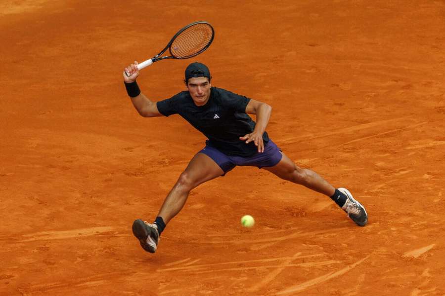 Tenista Henrique Rocha nas meias do challenger de Brasília