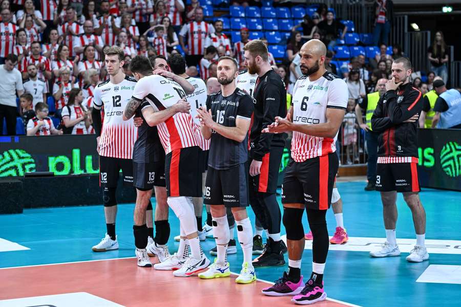 Asseco Resovia rozpoczęła przygotowania do sezonu. Na zajęciach zabrakło kadrowiczów Asseco Resovia rozpoczęła przygotowania do sezonu. Na zajęciach zabrakło kadrowiczów
