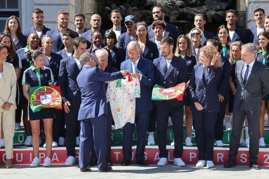 José Manuel Constantino entrega camisola a Marcelo Rebelo de Sousa