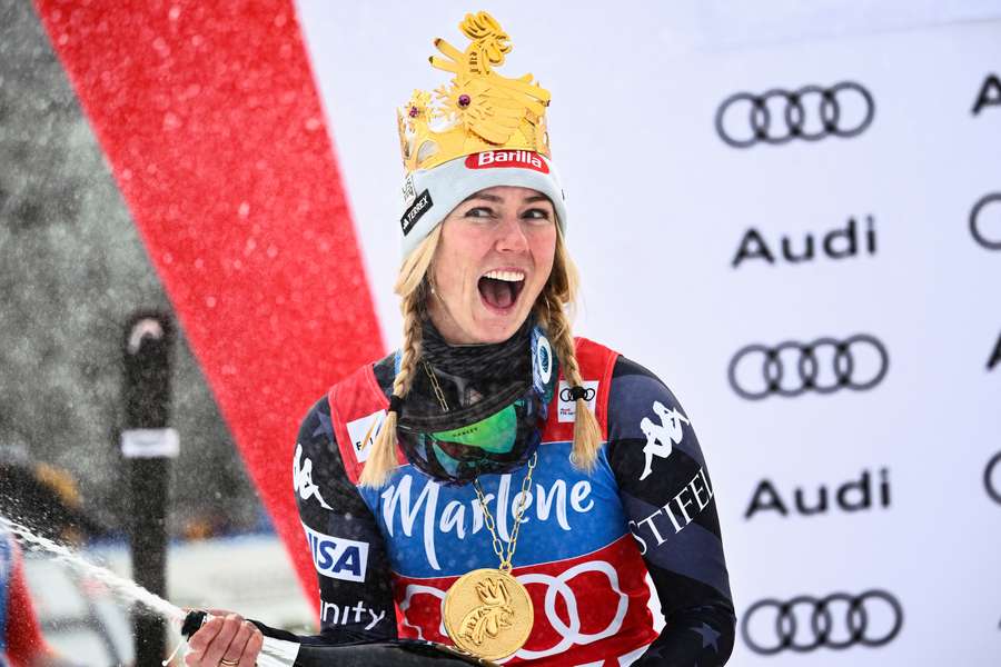 Mikaela Shiffrin sărbătorește victoria de la Kronplatz