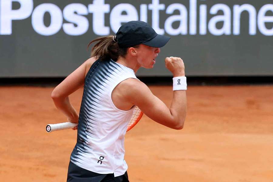Swiatek o zdrobește pe Pegula în drum spre semifinalele de la Roma