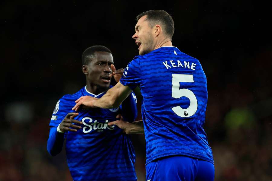 Idrissa Gueye verpasste Michael Keane eine Ohrfeige.