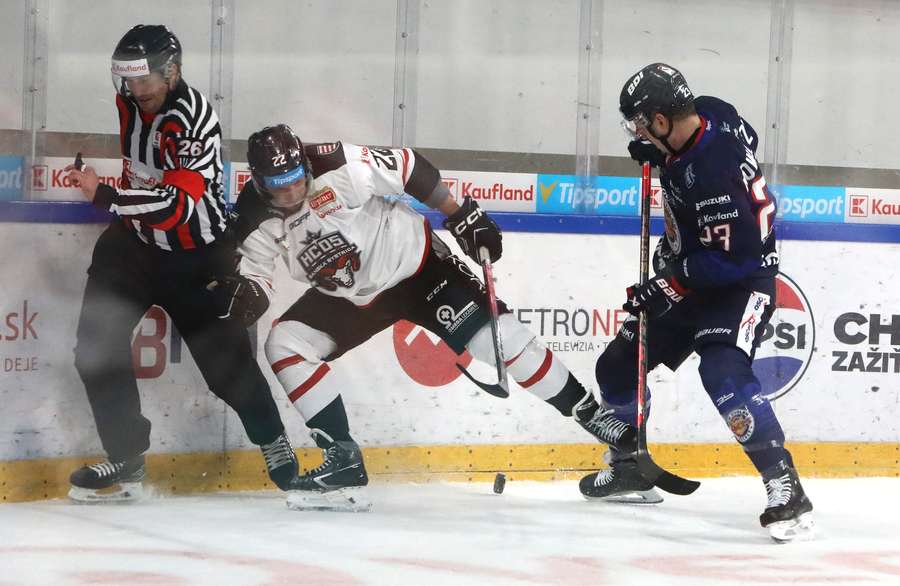 Zvolen pôvodne uspel, body zostávajú, mení sa iba skóre na 5:0. Zvolen pôvodne uspel, body zostávajú, mení sa iba skóre na 5:0.