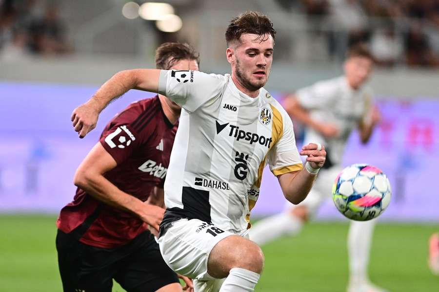 Daniel Samek hrál v minulé sezoně za Hradec Králové, teď si vyzkouší dres Artisu Brno.