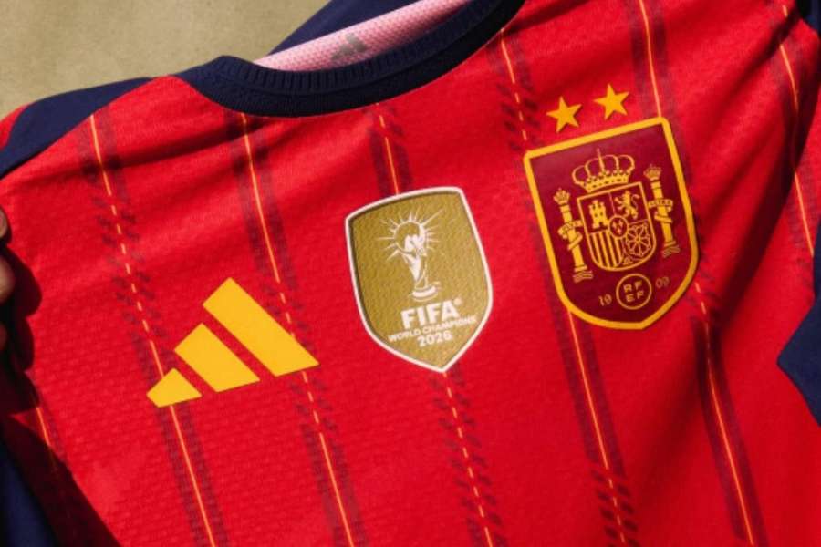 La camiseta de España con la segunda estrella y la escarapela de campeona del Mundo