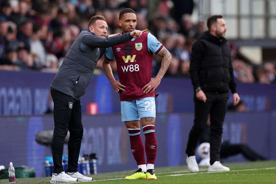 Bellamy assumirá o comando do Burnley de forma interina.