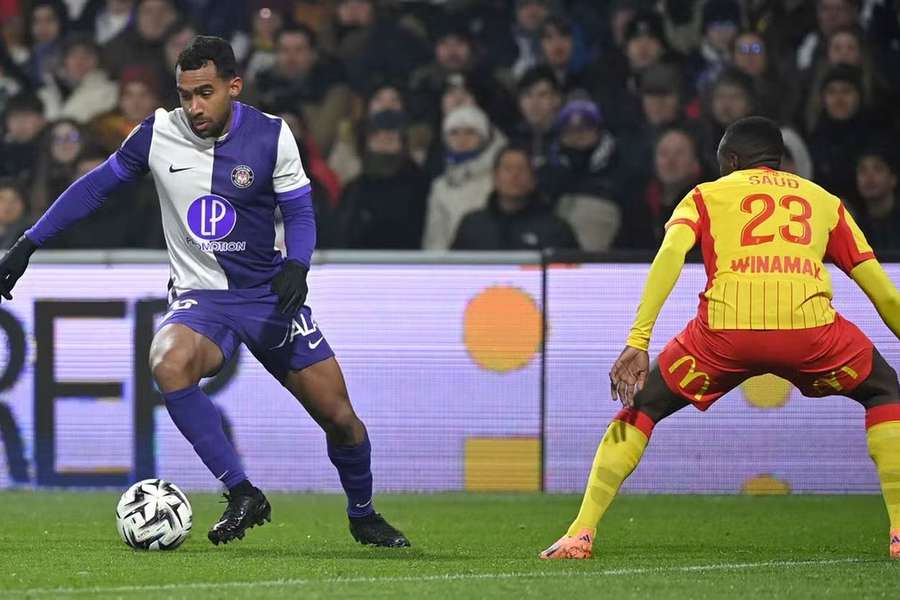 Lens impôs-se com naturalidade em casa do Toulouse