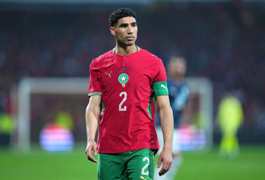 Achraf Hakimi din Maroc privește în timpul meciului internațional amical dintre Maroc și Paraguay