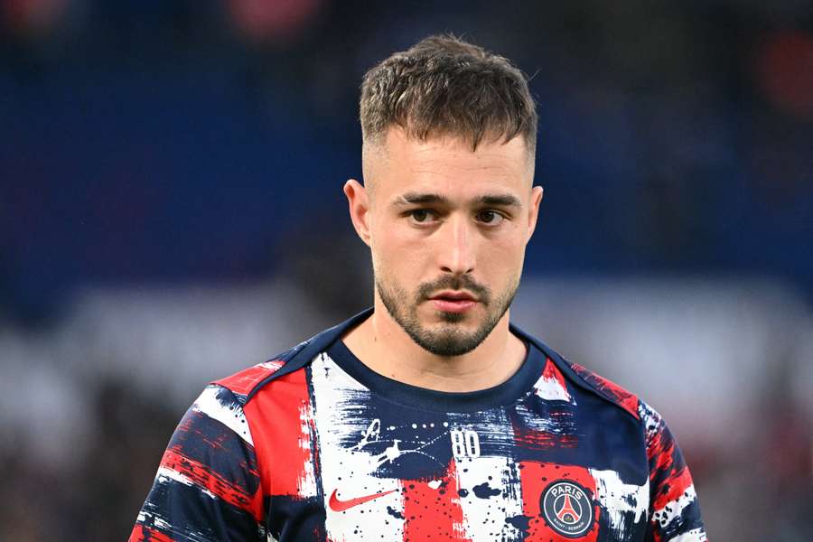 Arnau Tenas con el París.