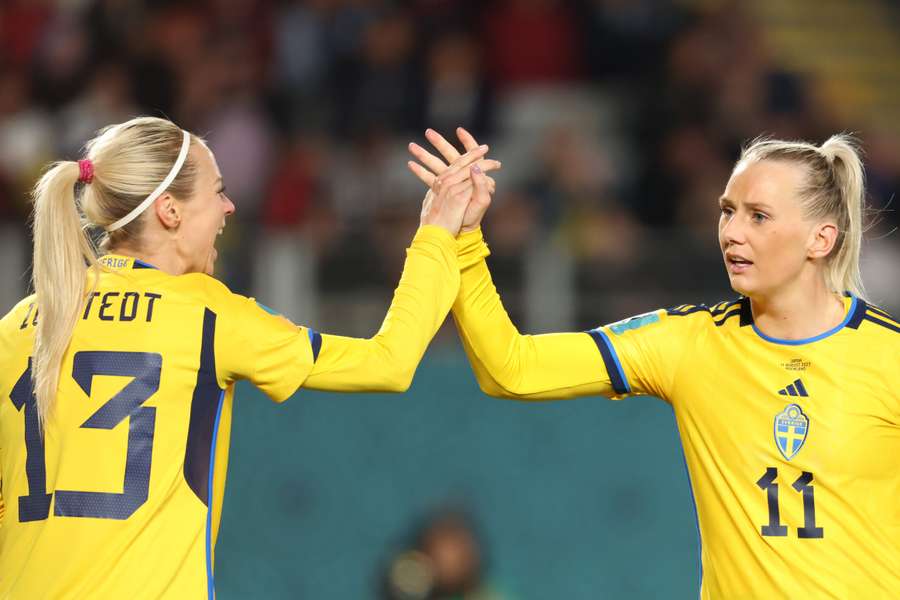 Suecas dominaram as campeãs de 2011 durante a maior parte do jogo