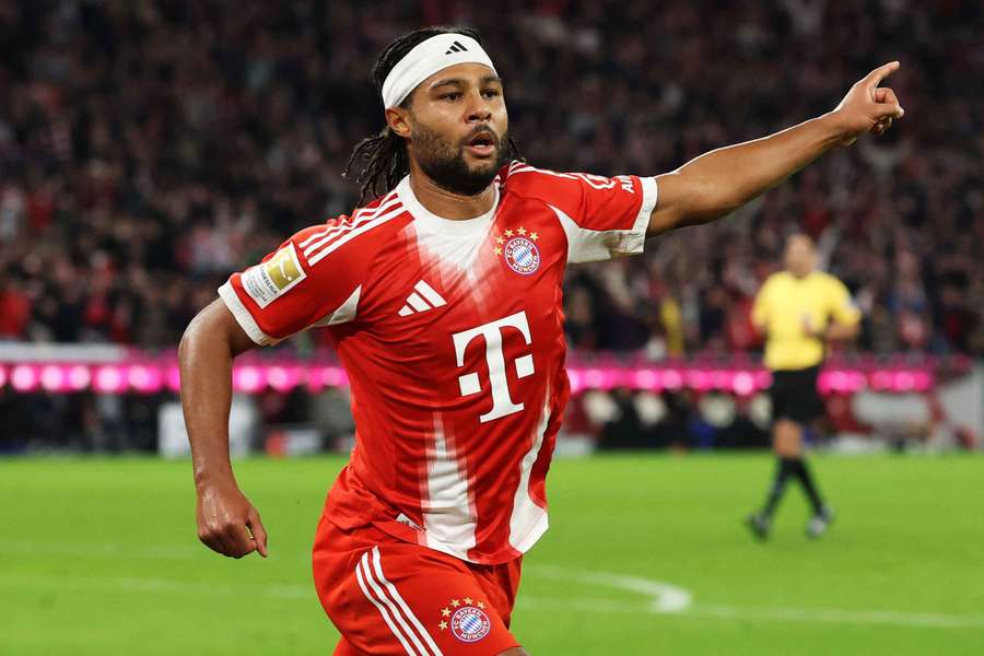 Gnabry celebra un gol