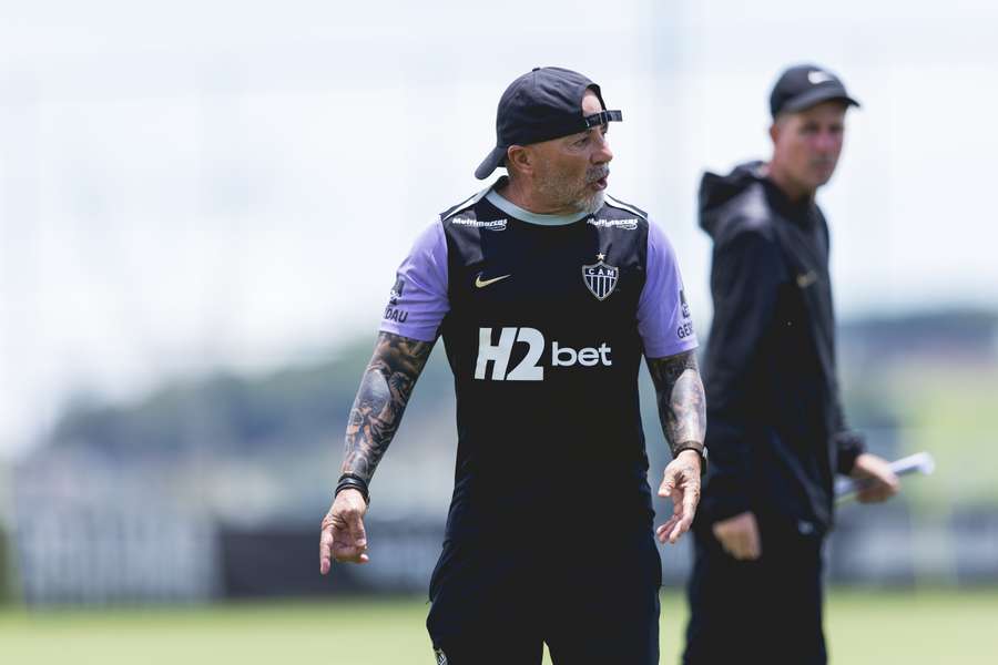 Galo, de Sampaoli, fará sua estreia no Mineiro neste domingo (11) Galo, de Sampaoli, fará sua estreia no Mineiro neste domingo (11)