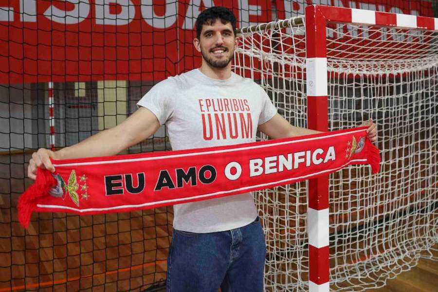 Miguel Sánchez com as cores do Benfica