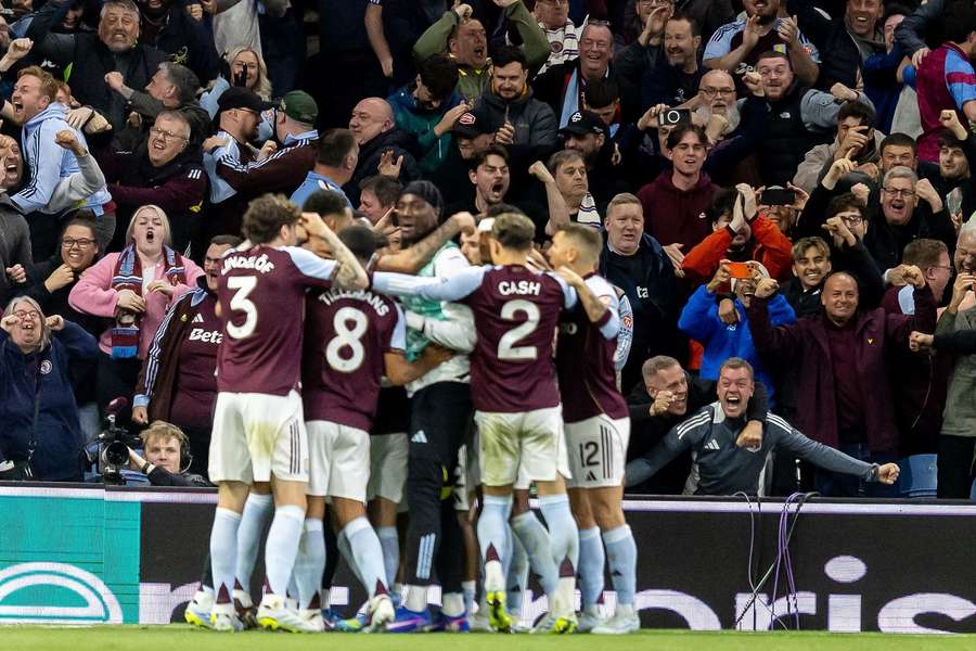 Aston Villa merge în marea finală UEL, unde o va întâlni pe Freiburg