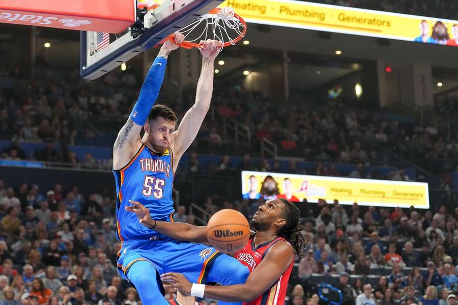 Hartenstein gelangen 14 Punkte und ebenso viele Rebounds