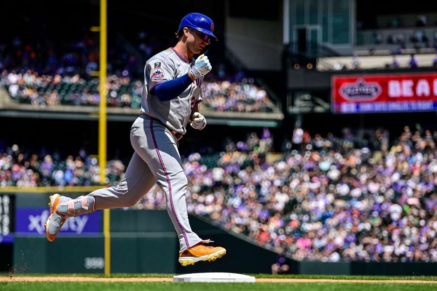 Pete Alonso gives a fist pump after hitting a home run against the Colorado Rockies (2025)