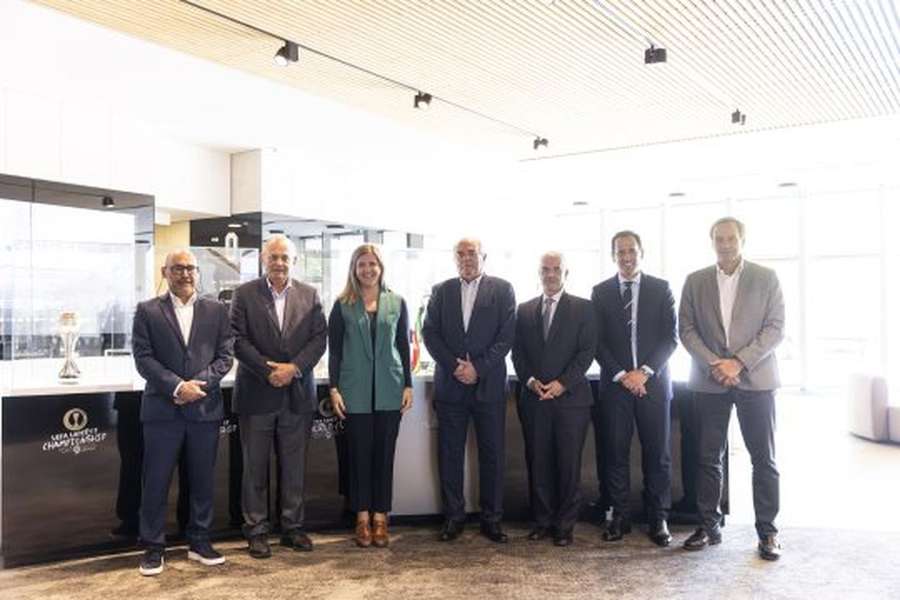 Ministra da Cultura, Juventude e Desporto com os cinco líderes federativos