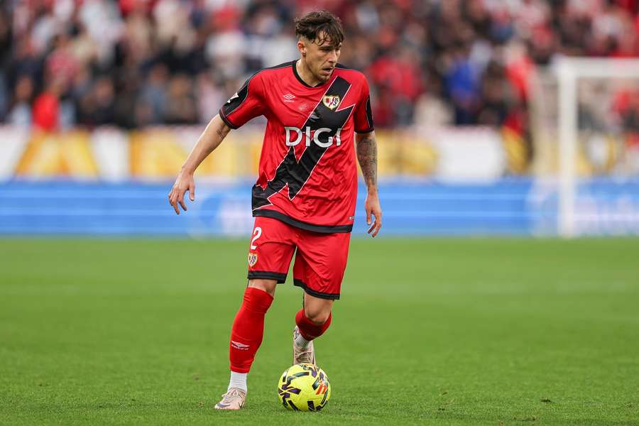 Andrei Rațiu în acțiune pentru Rayo Vallecano